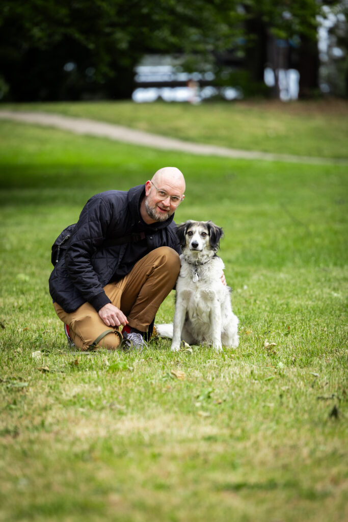 Robert mit seinem Hund Merlin