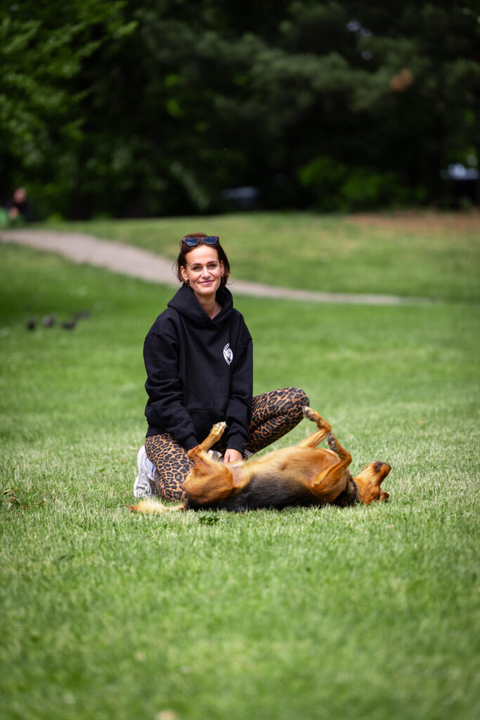 Kerstin mit ihrem Hund Filou